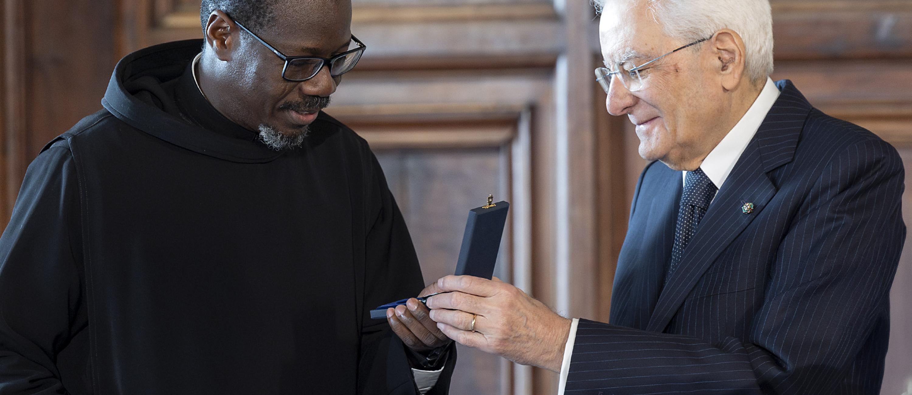 fra%20fiorenzo%20medaglia%20doro.jpg